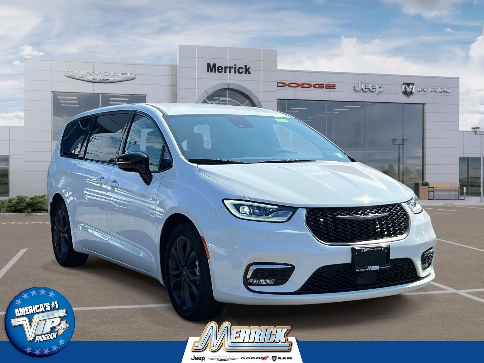 Used 2026 Chrysler Pacifica Select FWD image 1