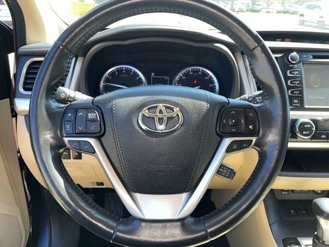 Used 2017 Toyota Highlander Limited Platinum image 17