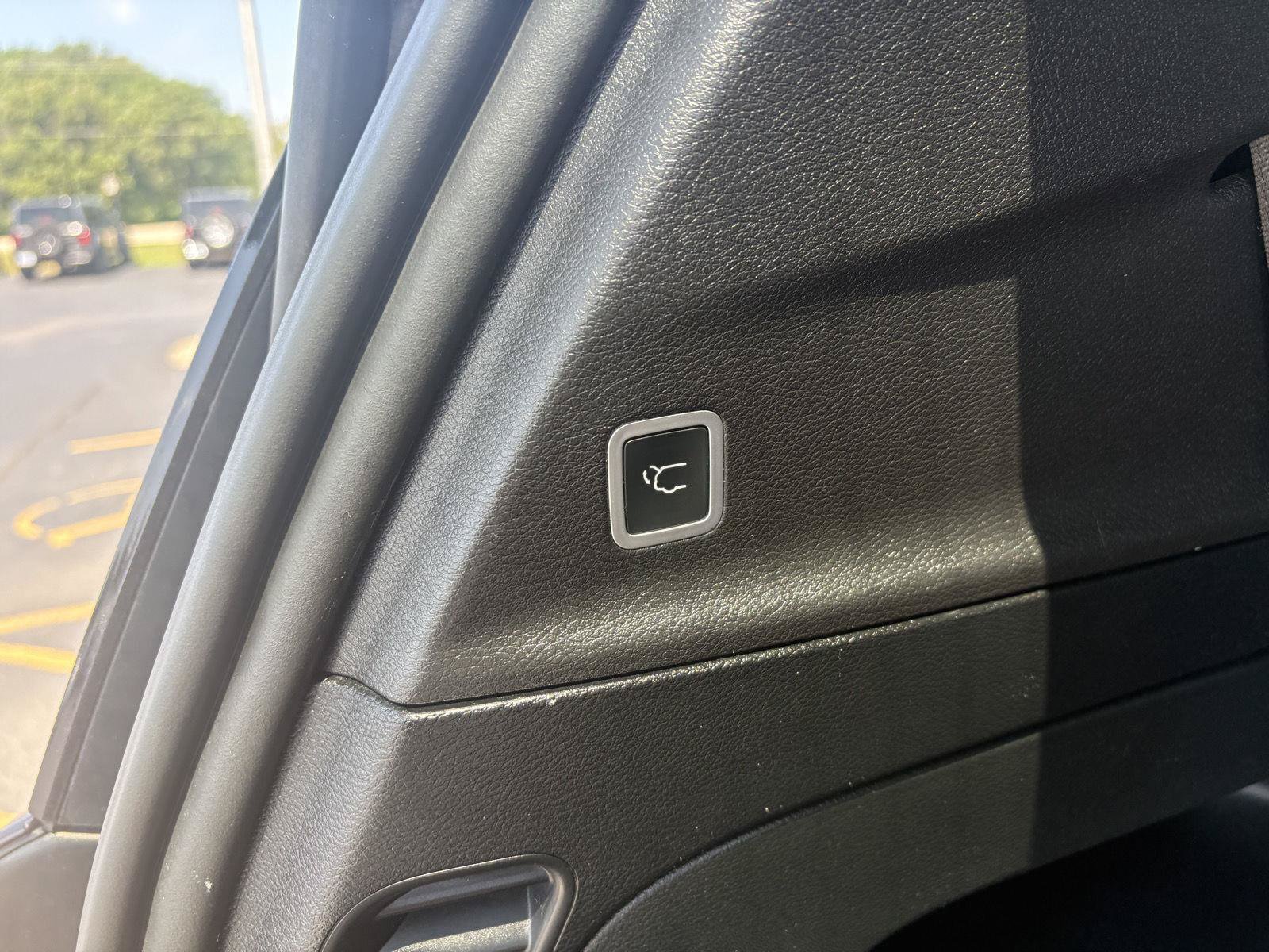 Used 2018 Chrysler Pacifica Touring-L Plus w/ S Appearance Package FWD image 13