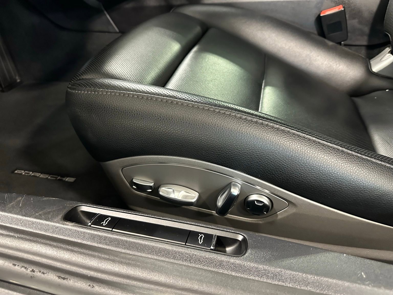 Used 2021 Porsche 718 Cayman image 13