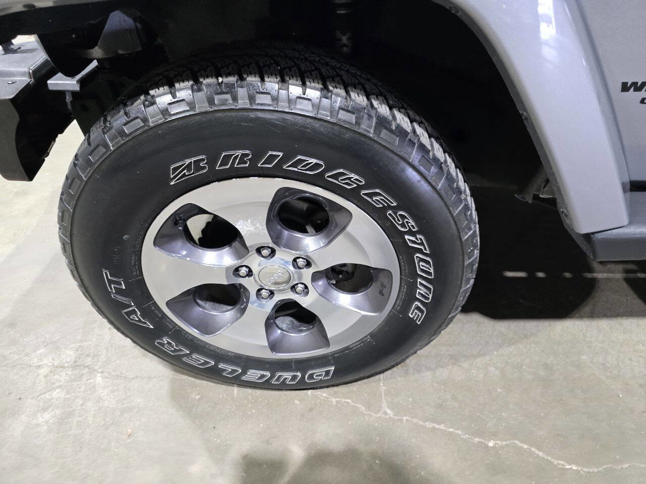 Used 2017 Jeep Wrangler Unlimited Sahara w/ Connectivity Group image 24