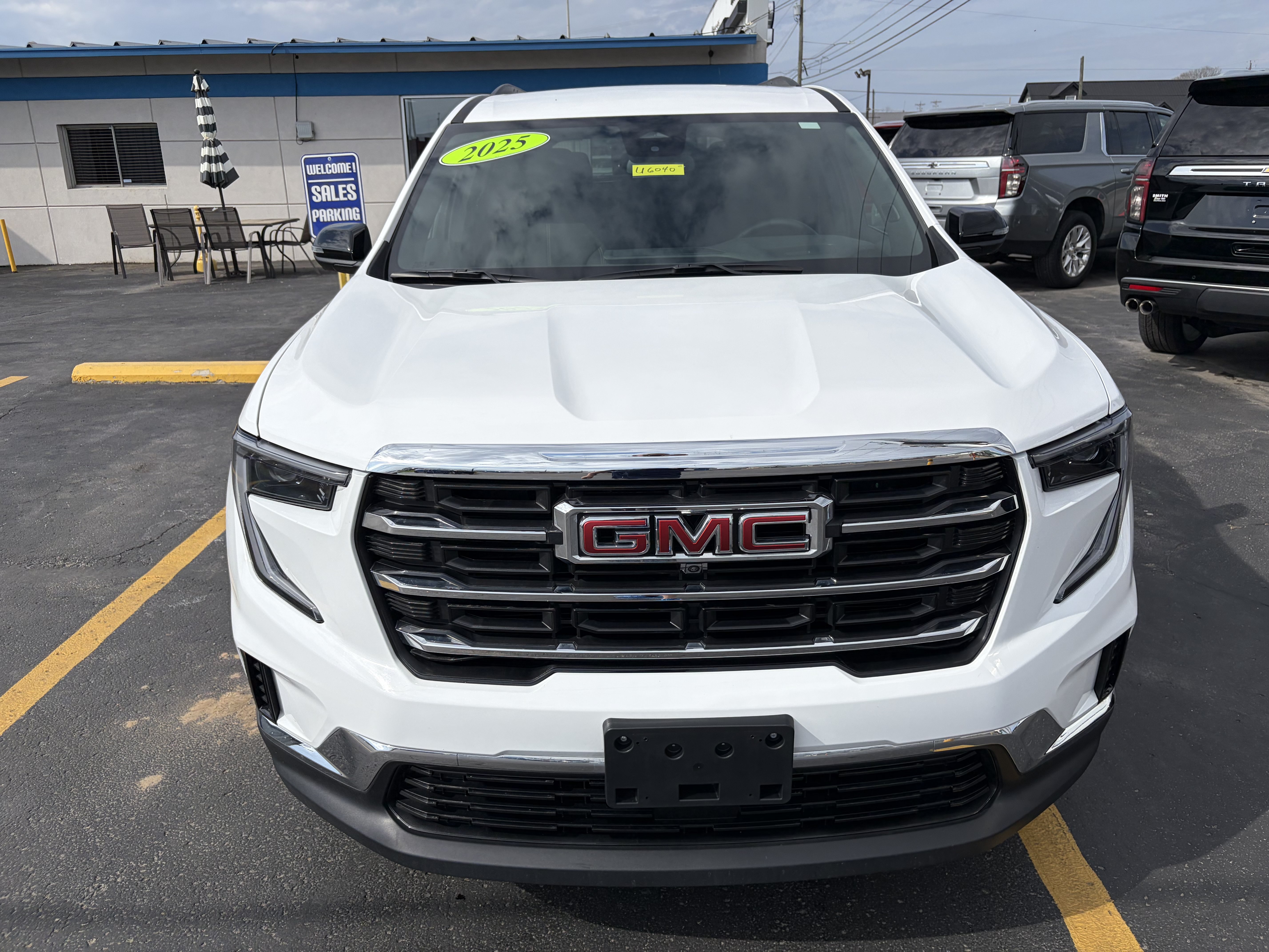 Used 2025 GMC Acadia Elevation FWD image 2