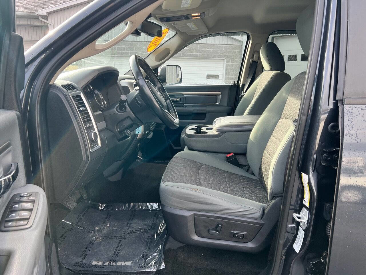 Used 2015 RAM 2500 SLT w/ Luxury Group image 9