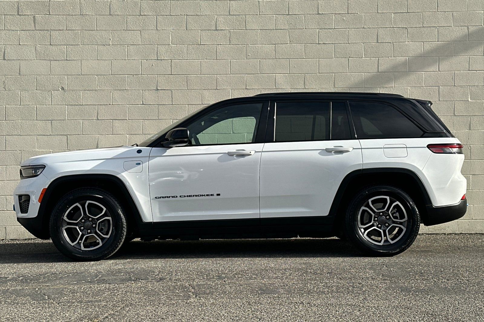 Used 2023 Jeep Grand Cherokee Trailhawk image 7