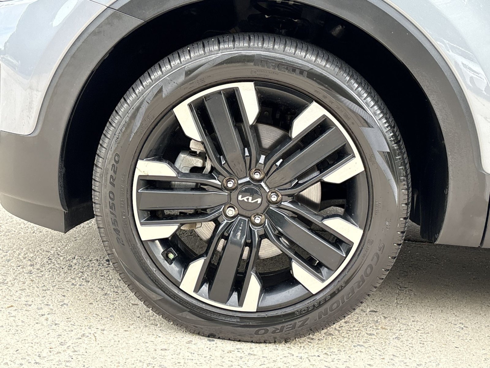 Used 2024 Kia Telluride SX w/ Towing Package FWD image 16