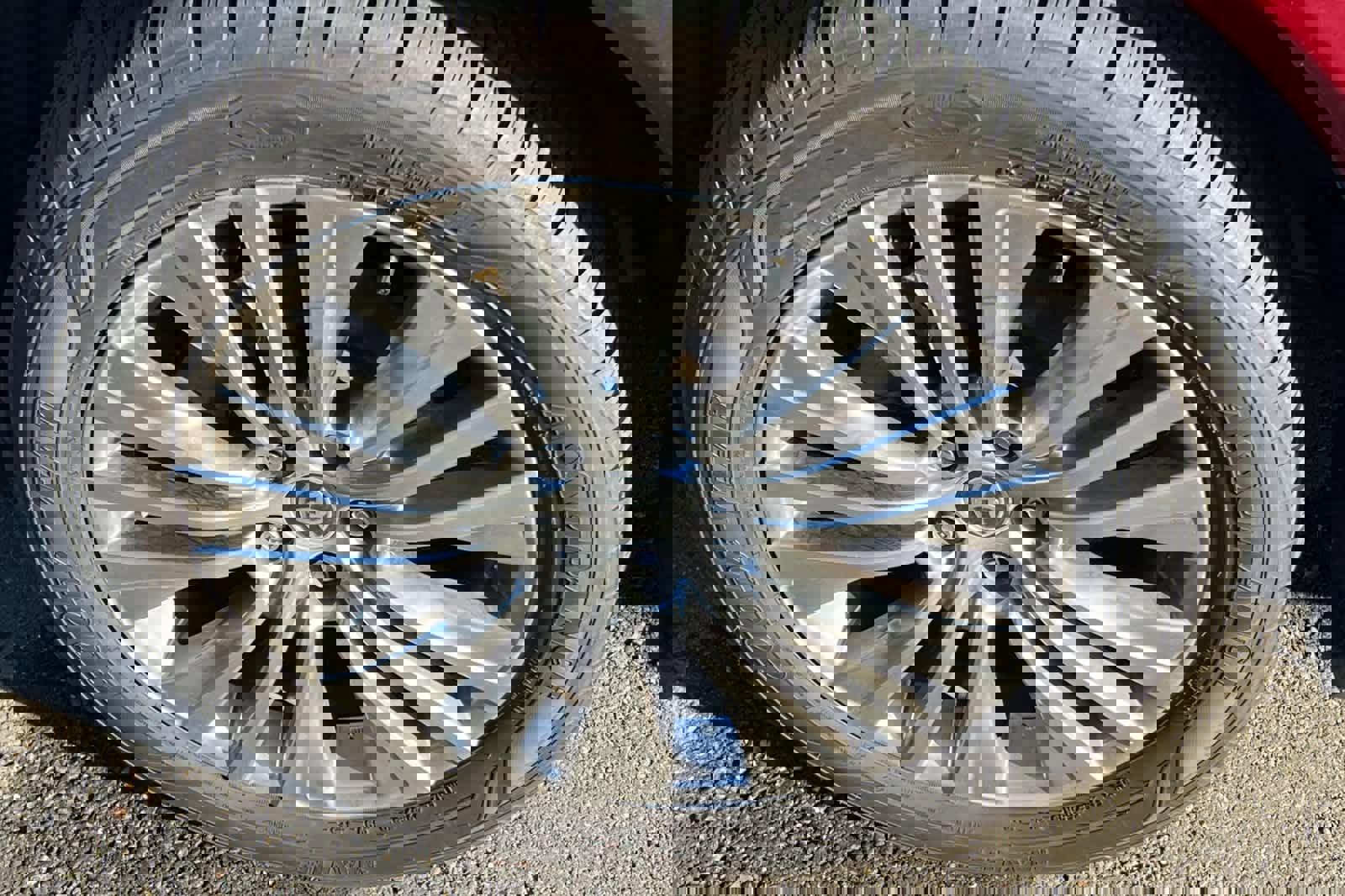 Used 2023 Toyota Venza Limited image 22