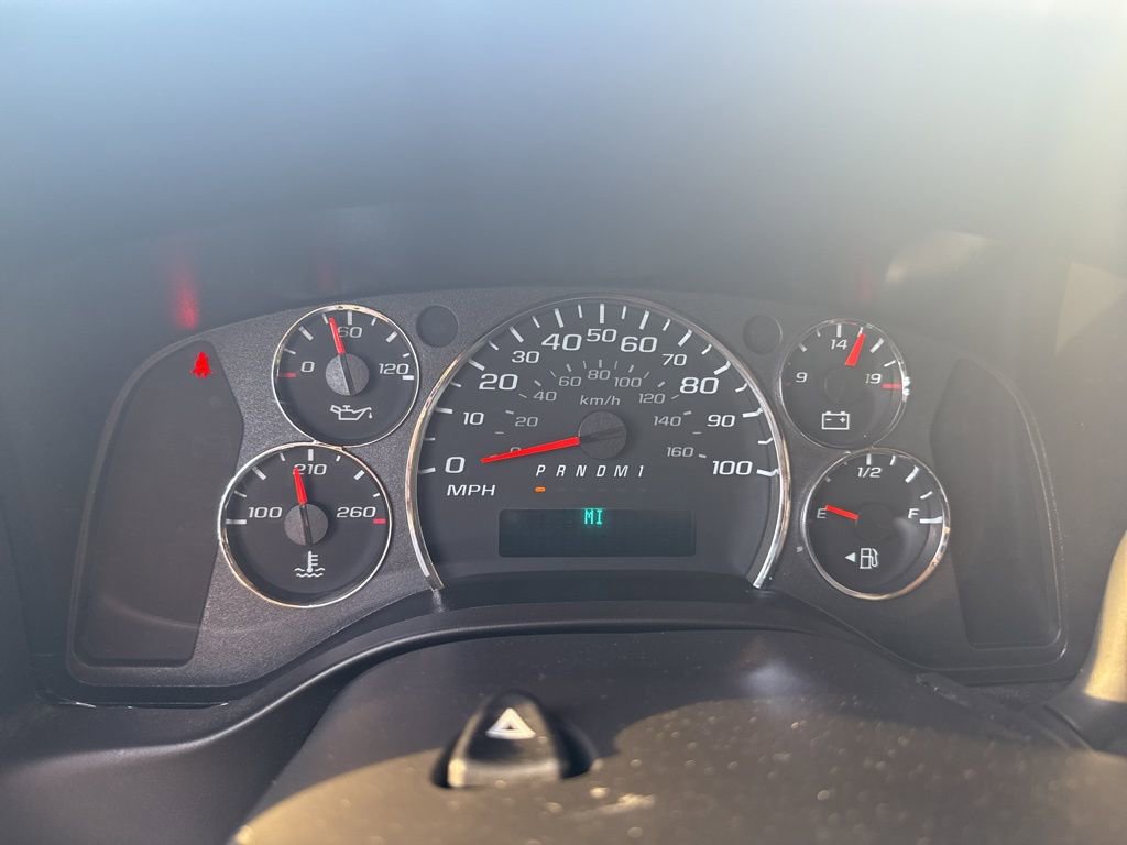 Used 2023 Chevrolet Express 2500 w/ Driver Convenience Package RWD image 19