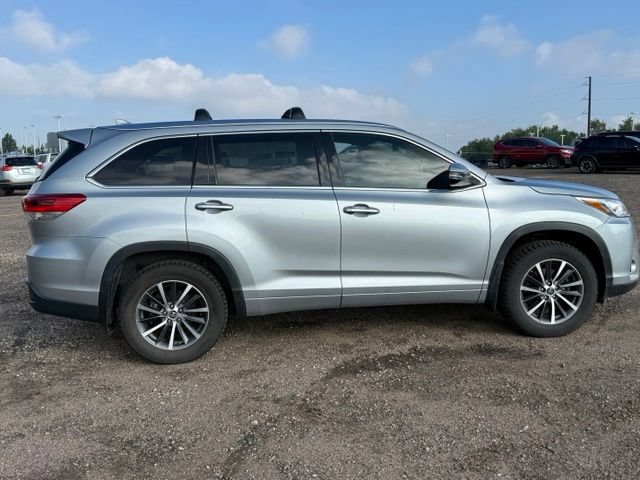 Used 2018 Toyota Highlander XLE AWD/4WD image 7