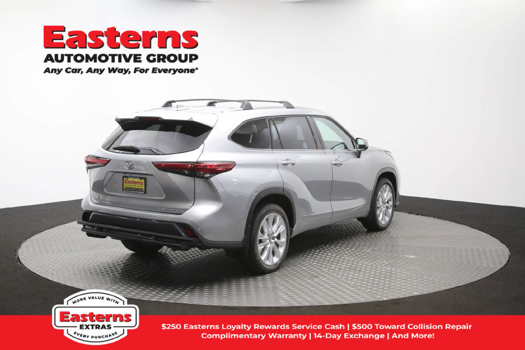 Used 2021 Toyota Highlander Limited AWD/4WD image 46
