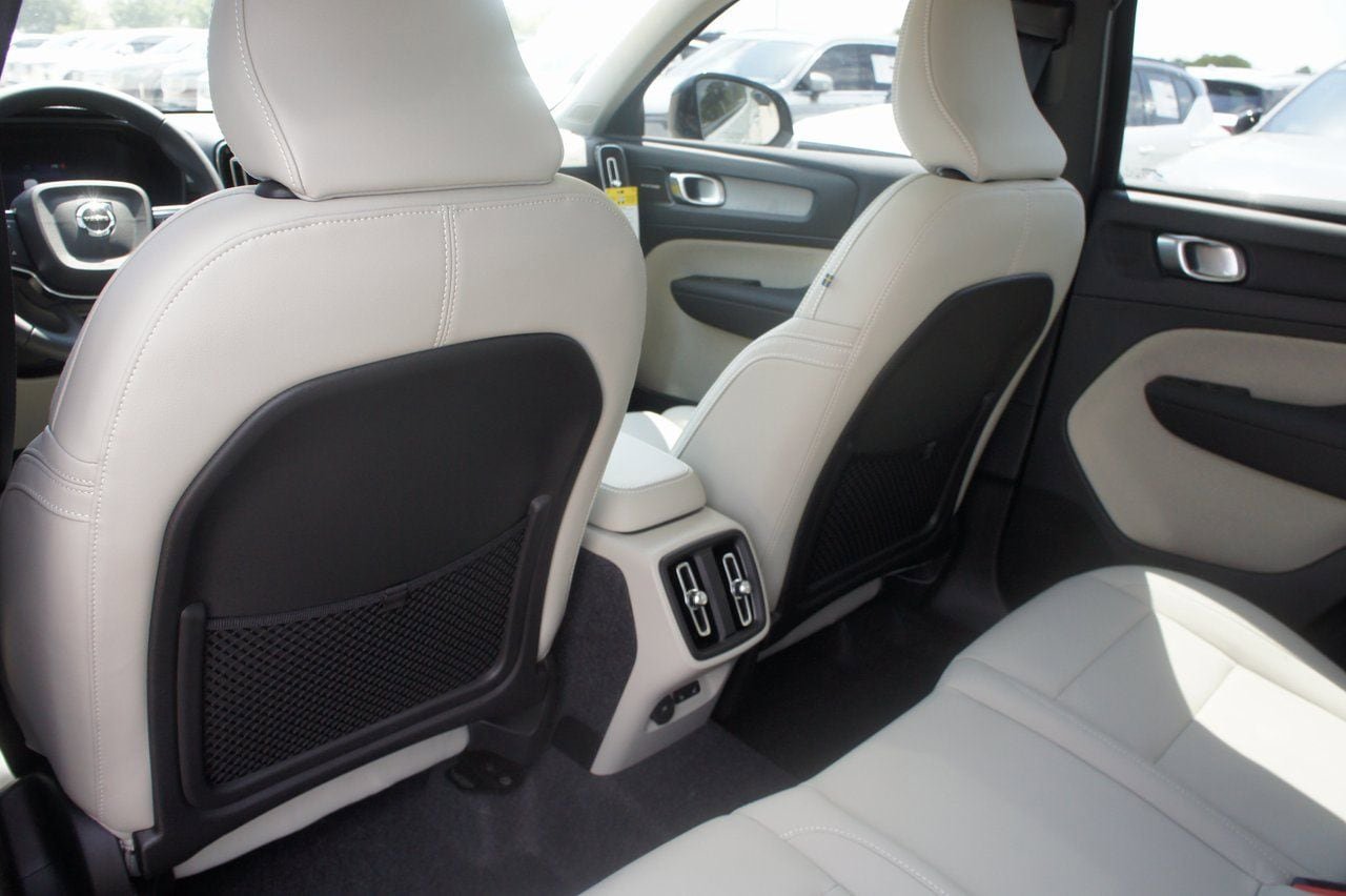 New 2026 Volvo XC40 B5 Ultra w/ Protection Package Premier image 13