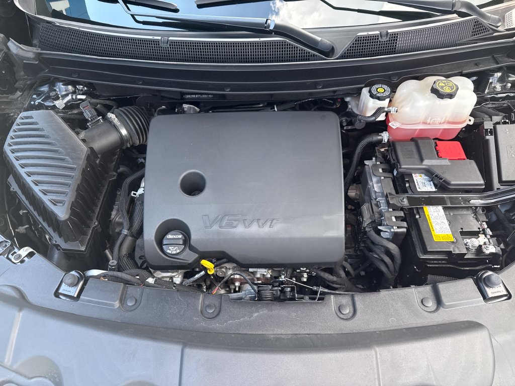 Used 2023 Chevrolet Traverse High Country FWD image 36