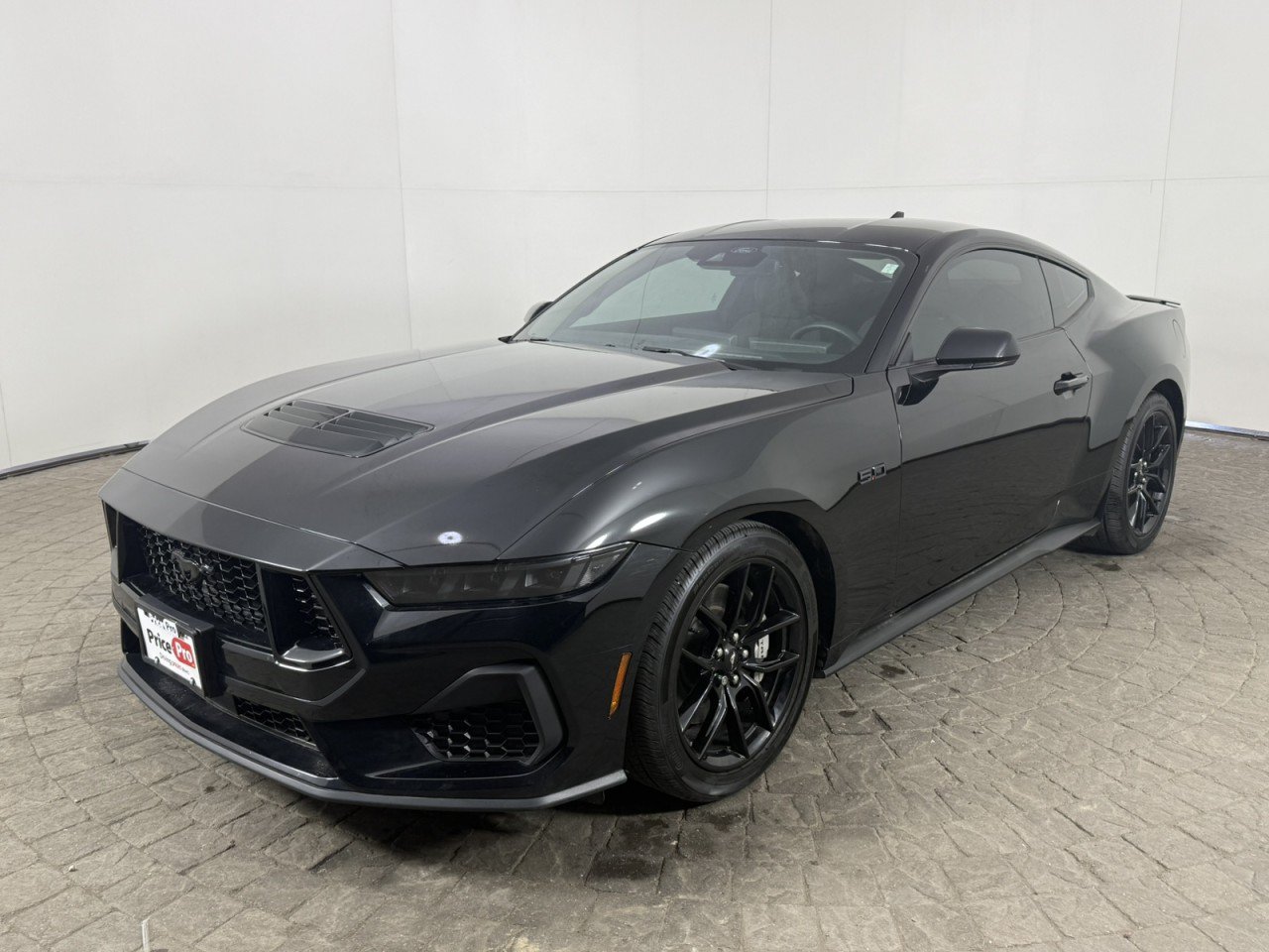 Used 2024 Ford Mustang GT RWD image 3