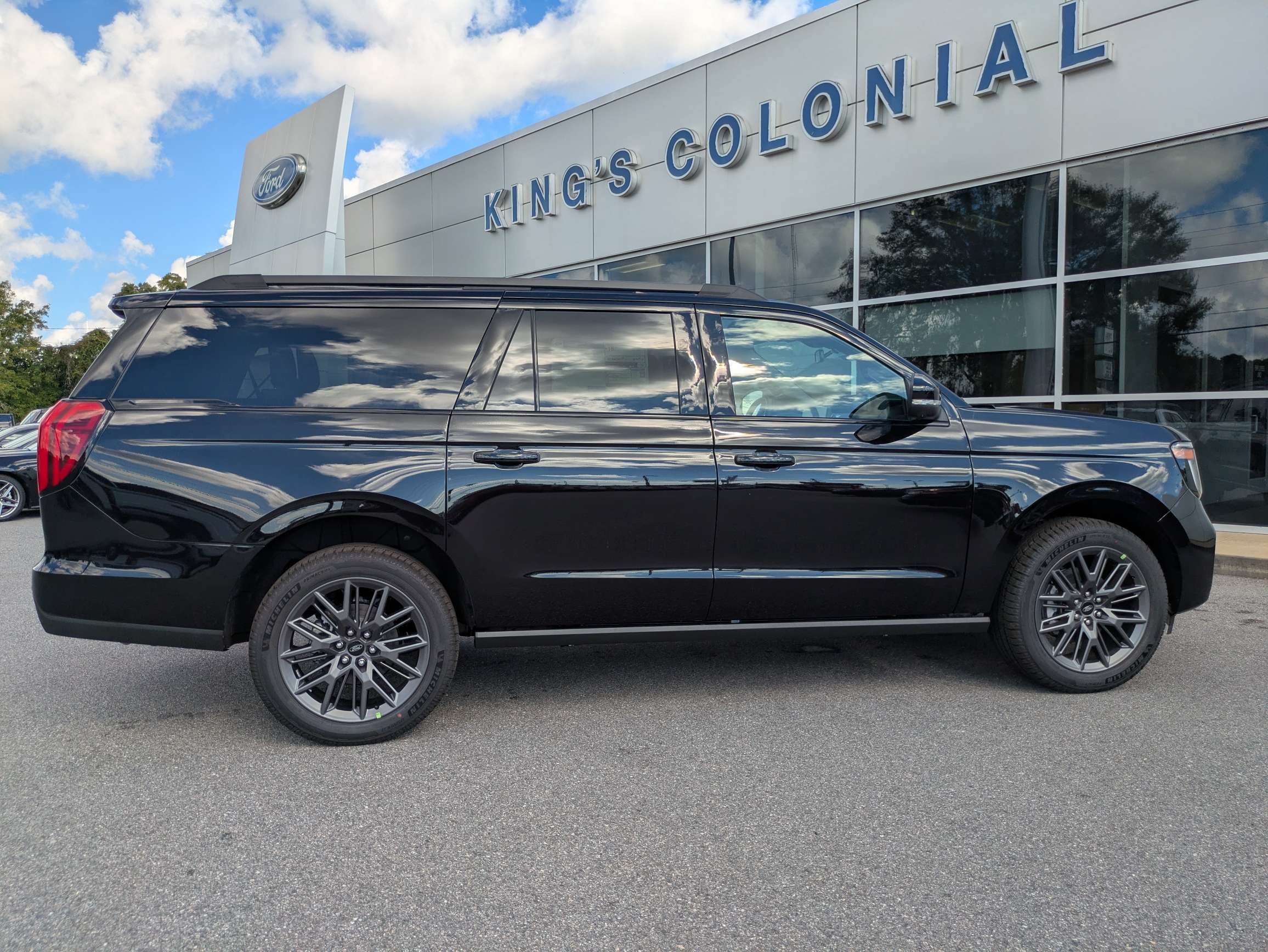 New 2027 Ford Expedition Max Platinum w/ Stealth Appearance Package RWD image 3