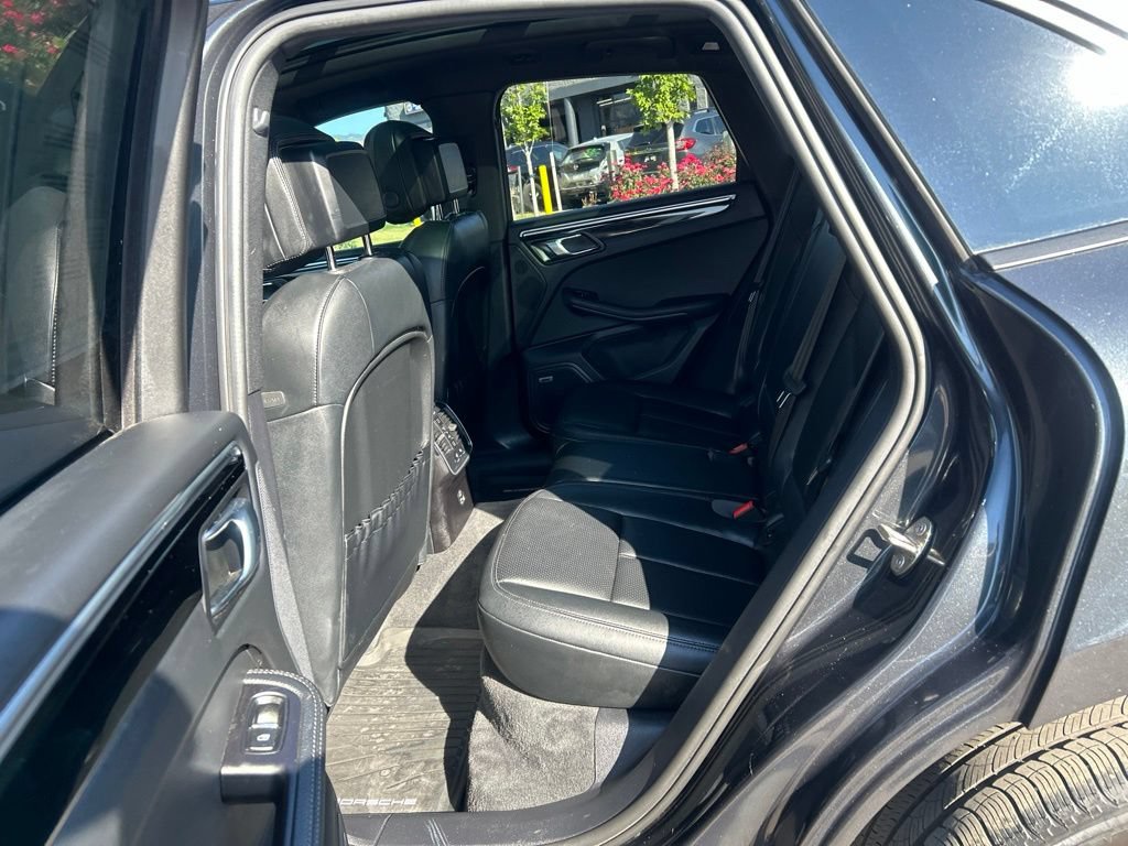 Used 2023 Porsche Macan Turbo AWD/4WD image 21