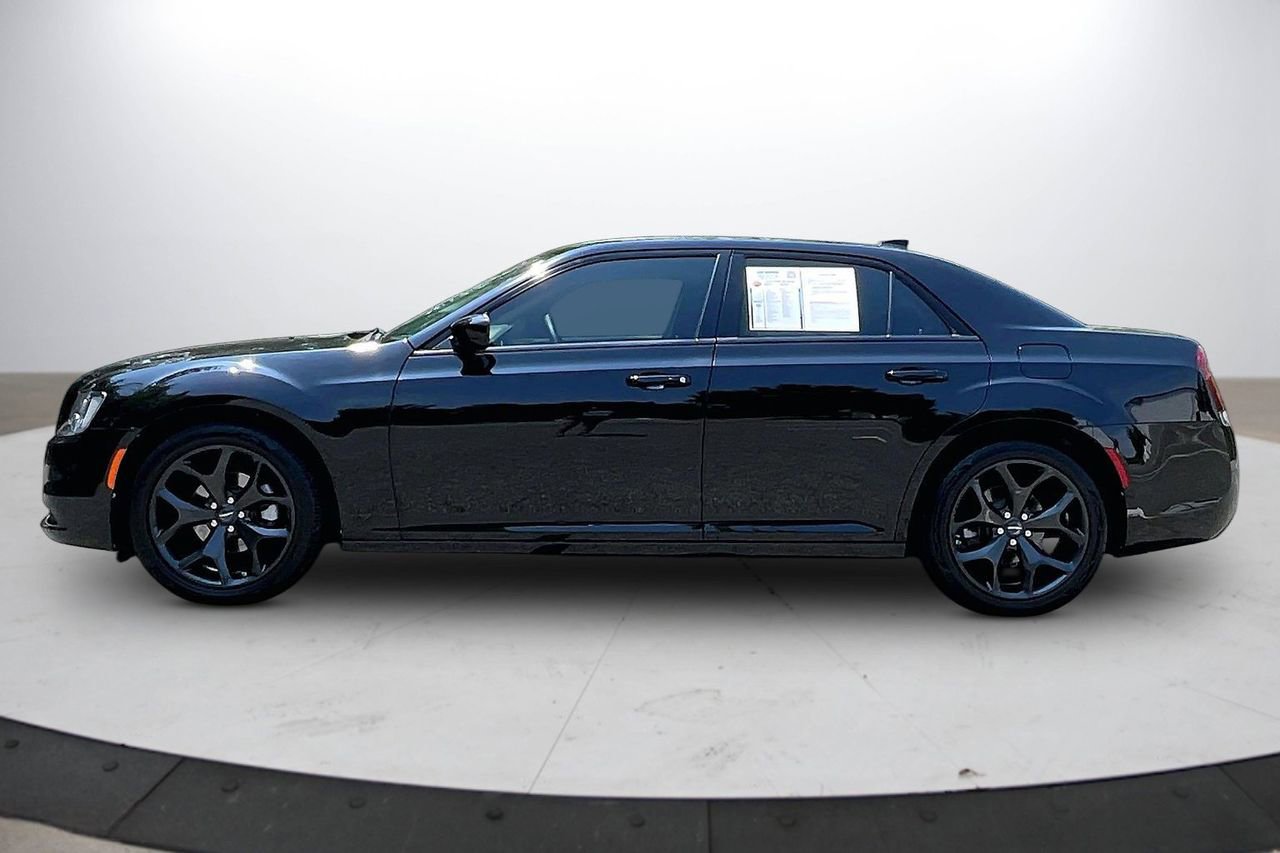 Used 2022 Chrysler 300 Touring w/ Sport Appearance Package RWD image 6