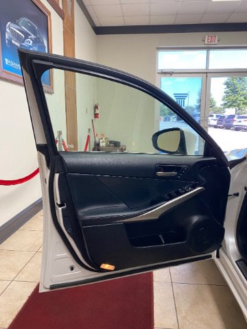 Used 2018 Lexus IS 300 AWD image 8