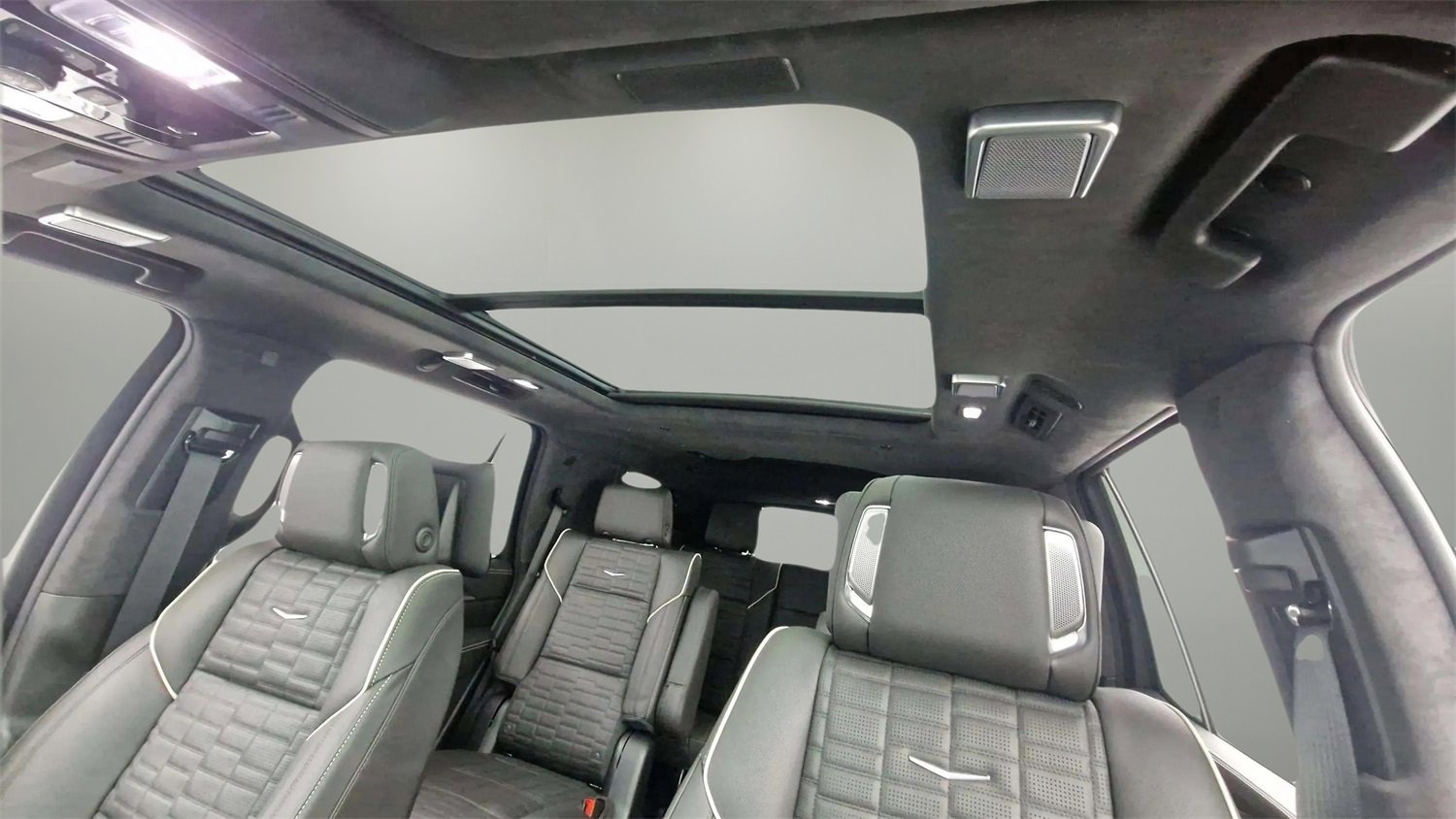 Used 2025 Cadillac Escalade Sport Platinum w/ LPO, ONYX Package image 18