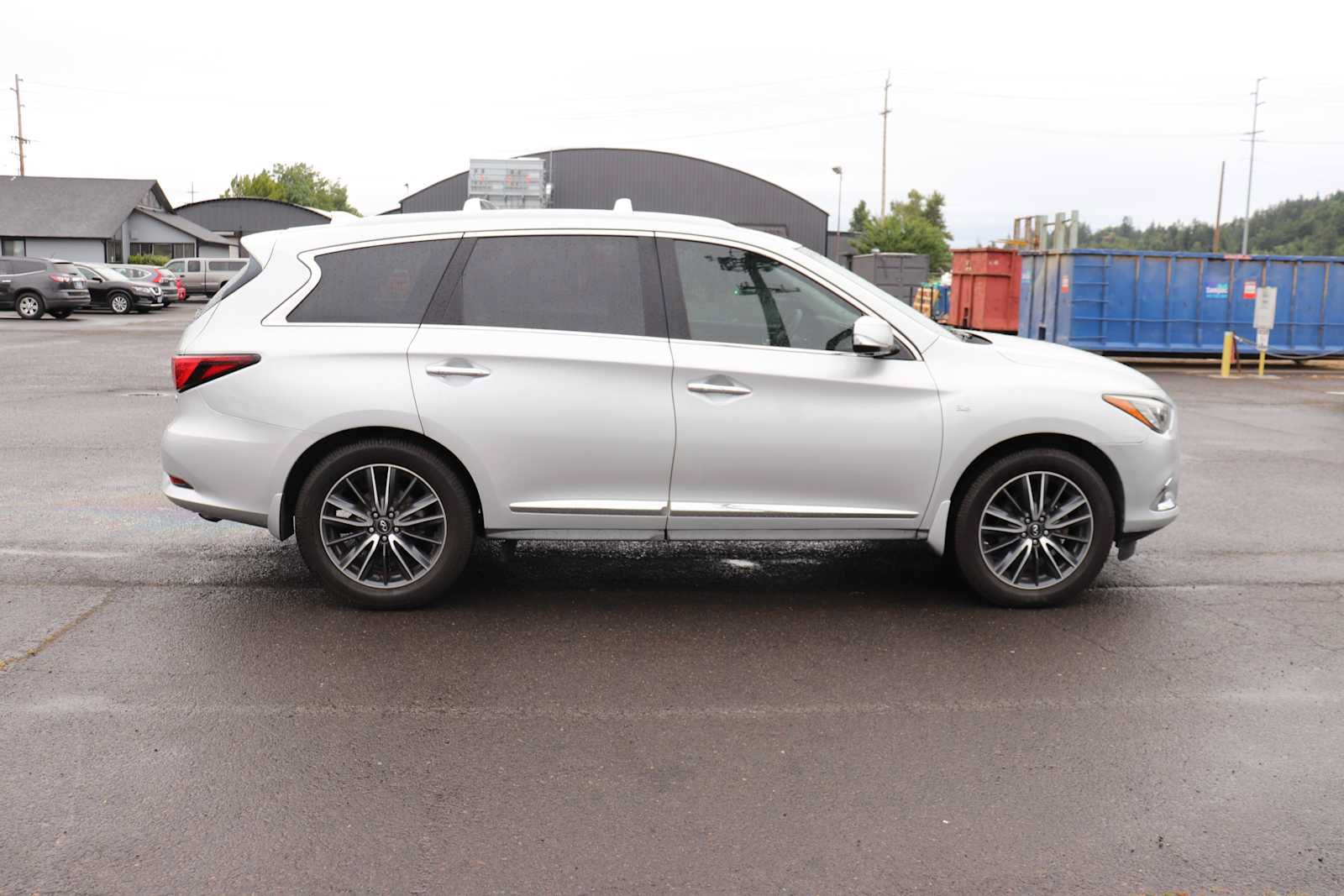 Used 2017 INFINITI QX60 FWD w/ Deluxe Technology Package image 4