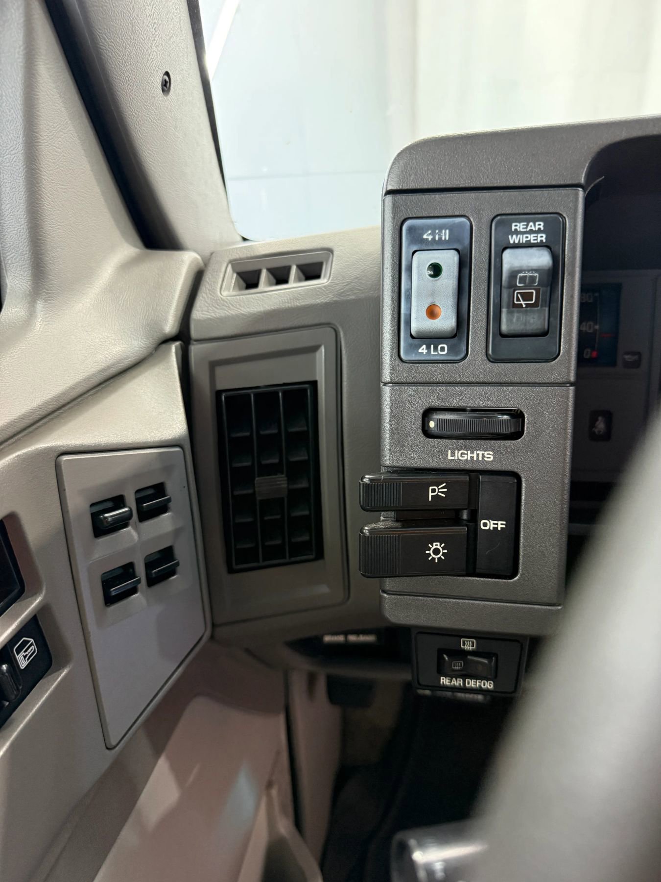 Used 1994 Chevrolet S10 Pickup 4WD 4-Door image 41