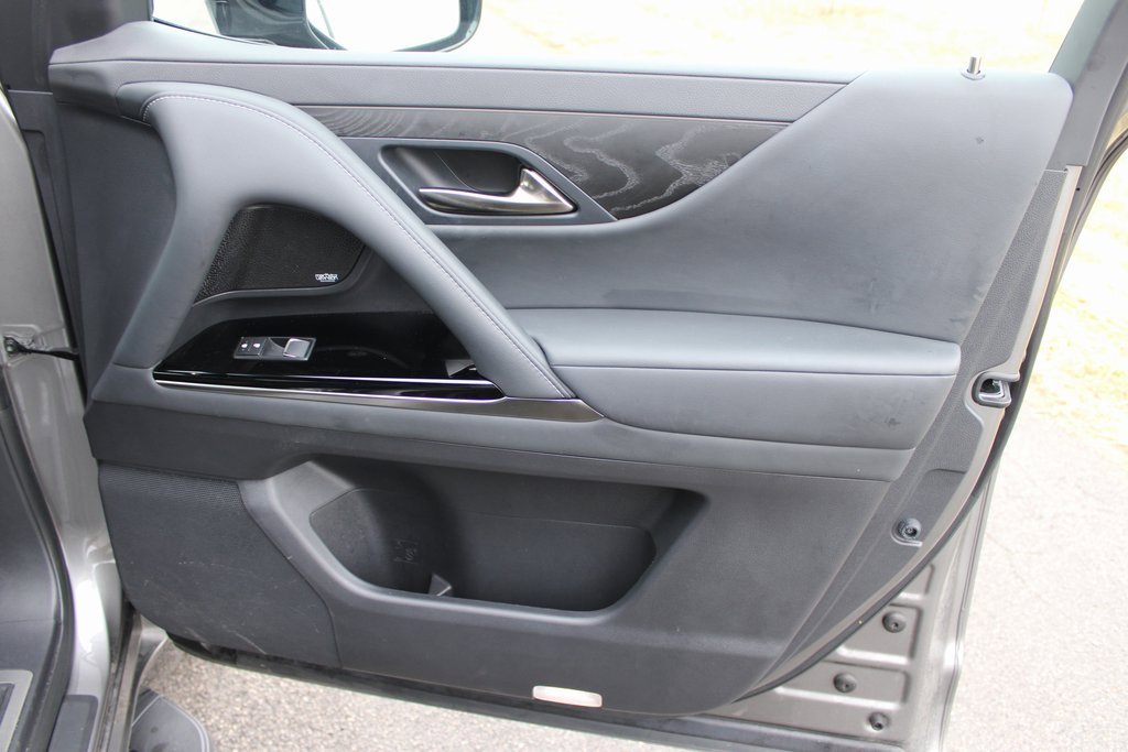 Used 2023 Lexus LX 600 4WD w/ Luxury Package image 16