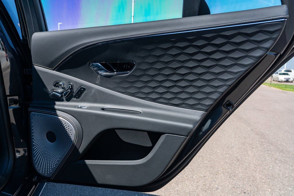 New 2025 Bentley Flying Spur Plug-In Hybrid image 42