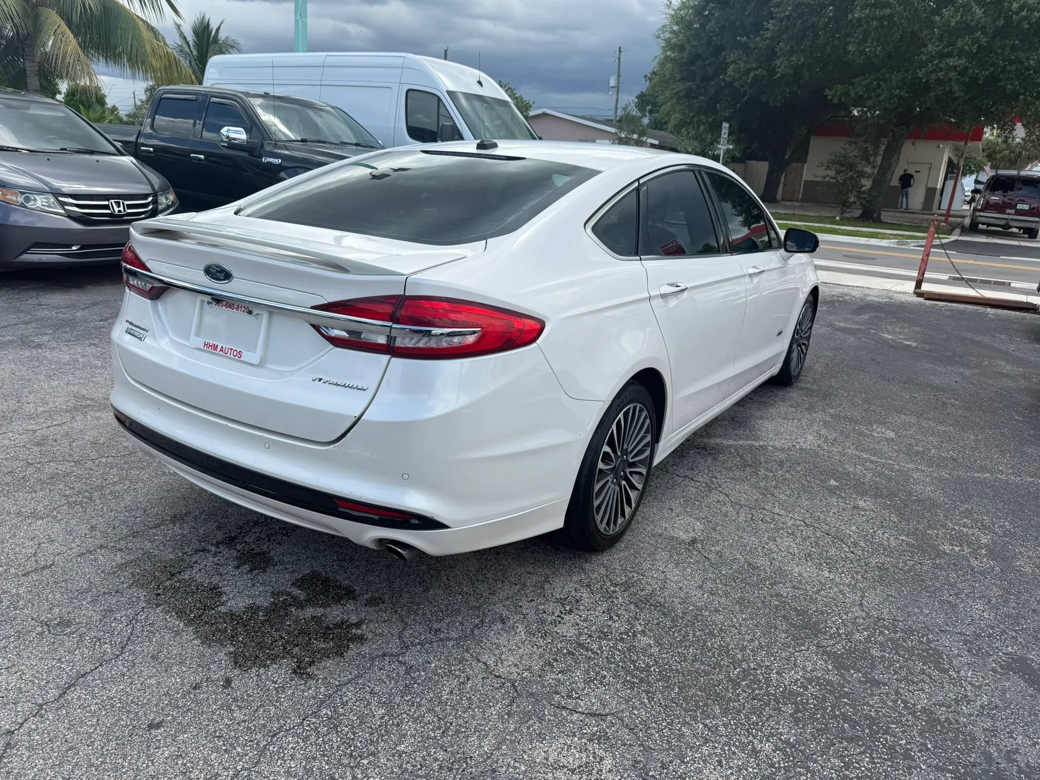 Used 2017 Ford Fusion Energi Titanium FWD image 5