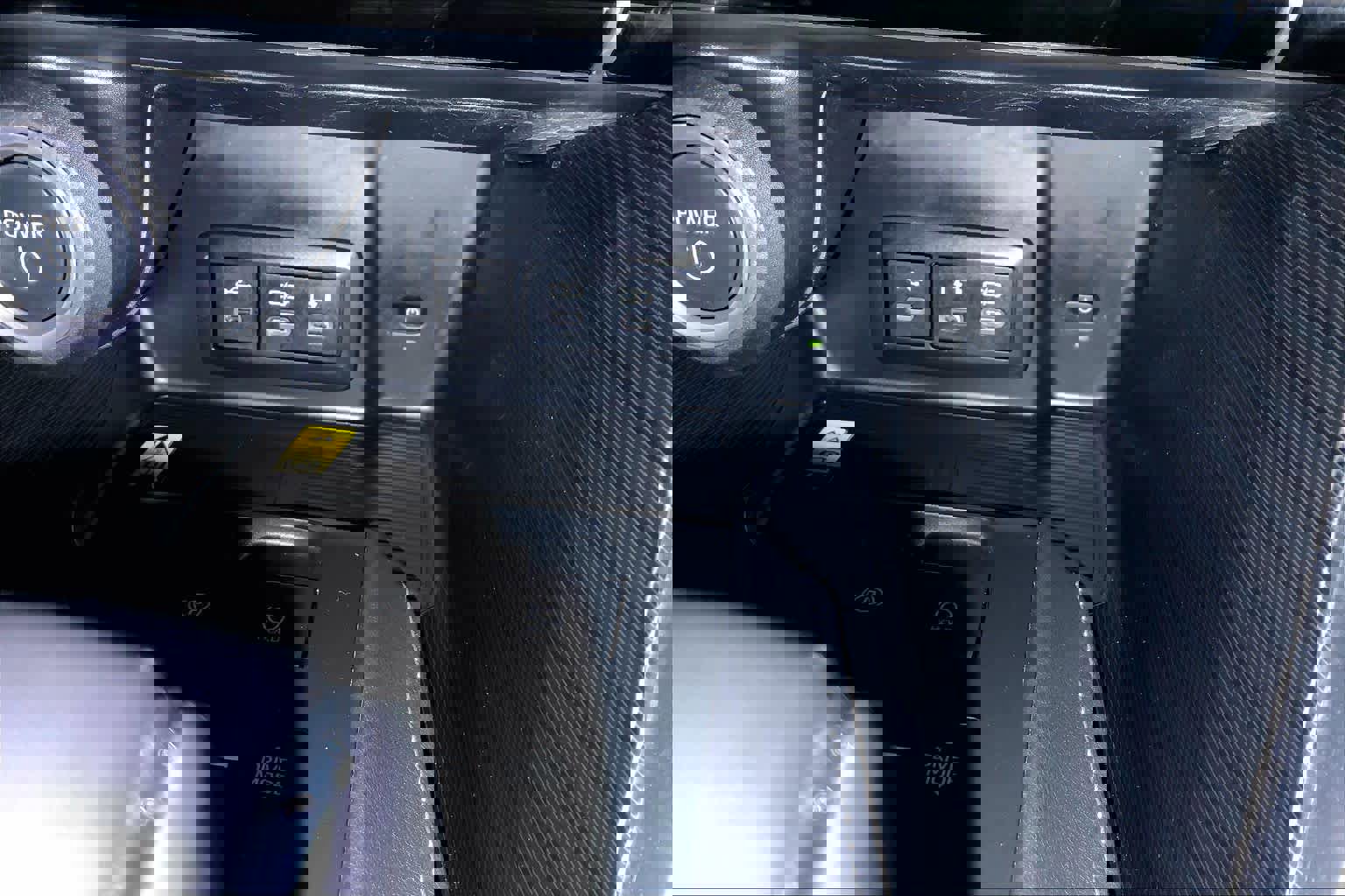 Used 2023 Toyota Venza XLE image 34