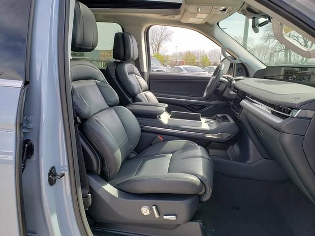 New 2026 Lincoln Navigator L Reserve image 18