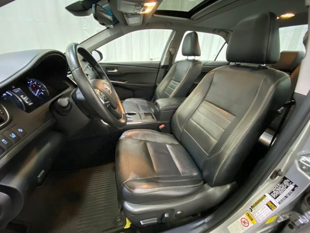 Used 2015 Toyota Camry XLE w/ Moonroof Package image 10