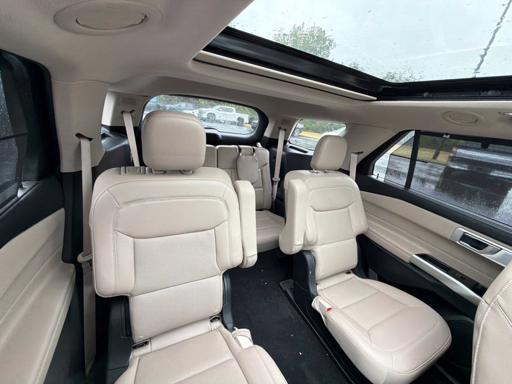 Used 2024 Ford Explorer Limited w/ Limited Technology Package RWD image 16