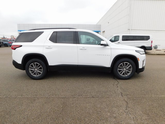 Used 2023 Chevrolet Traverse LT image 2