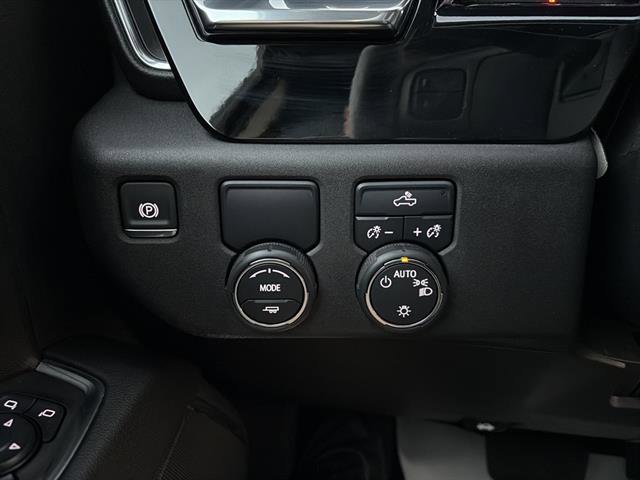 Used 2025 Chevrolet Silverado 1500 LT image 15