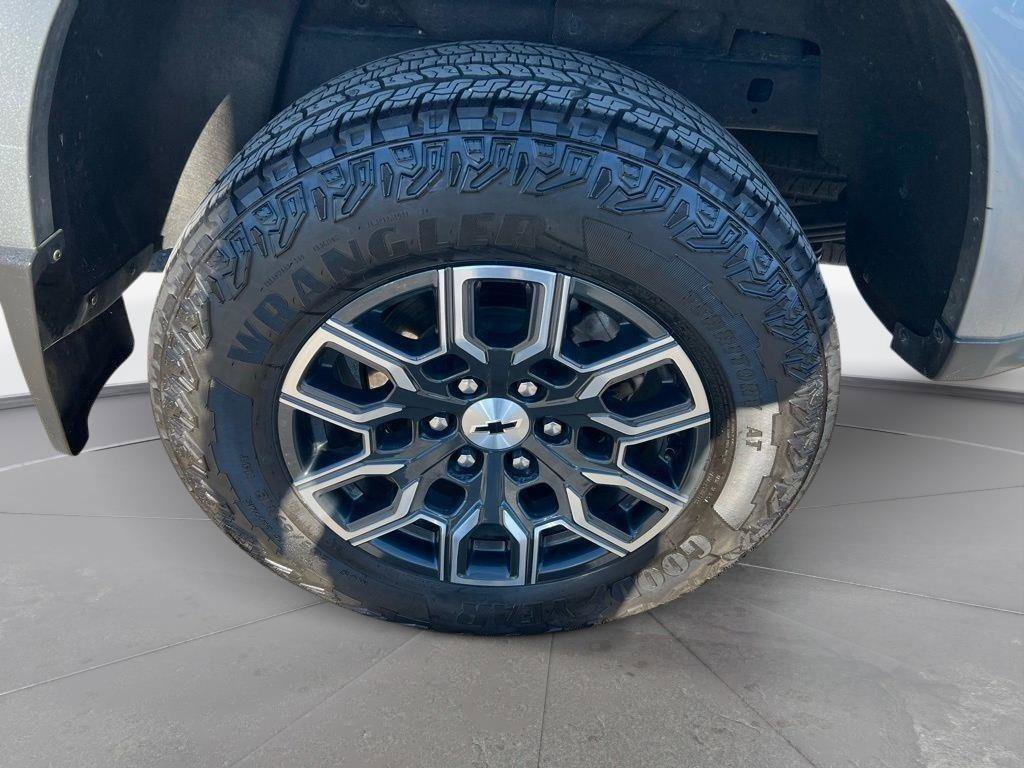 Used 2023 Chevrolet Colorado Z71 w/ Z71 Convenience Package 2 image 13