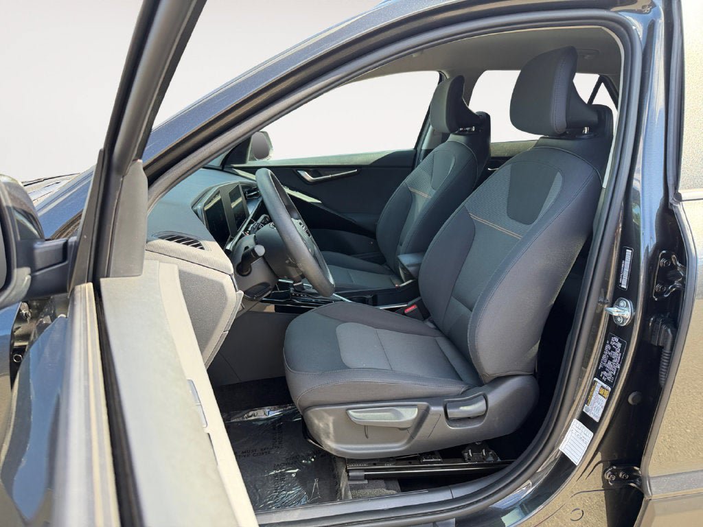 Used 2025 Kia Niro LX FWD image 7