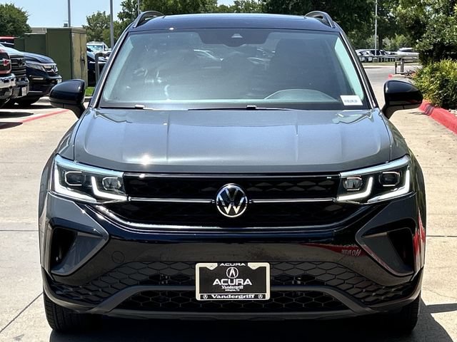 Used 2024 Volkswagen Taos SE w/ MDO Package FWD image 9