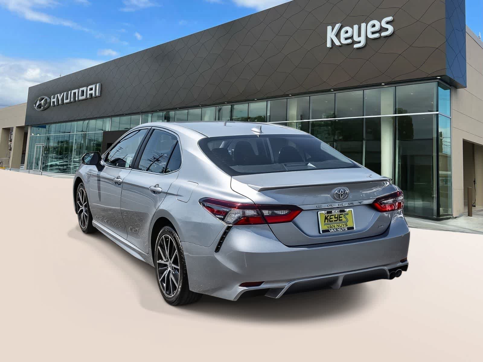Used 2023 Toyota Camry SE FWD image 7
