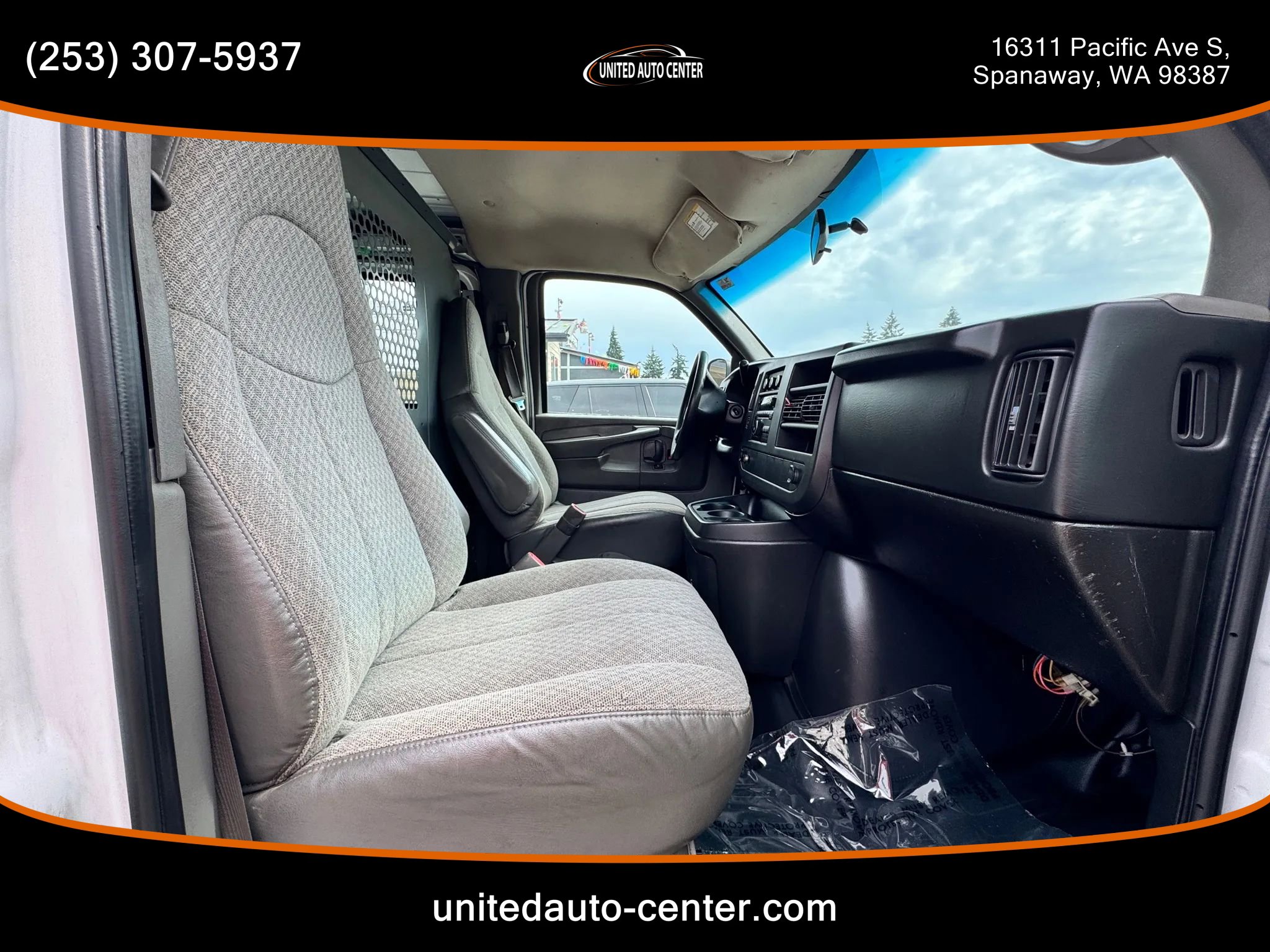 Used 2008 Chevrolet Express 3500 Van 3D image 7