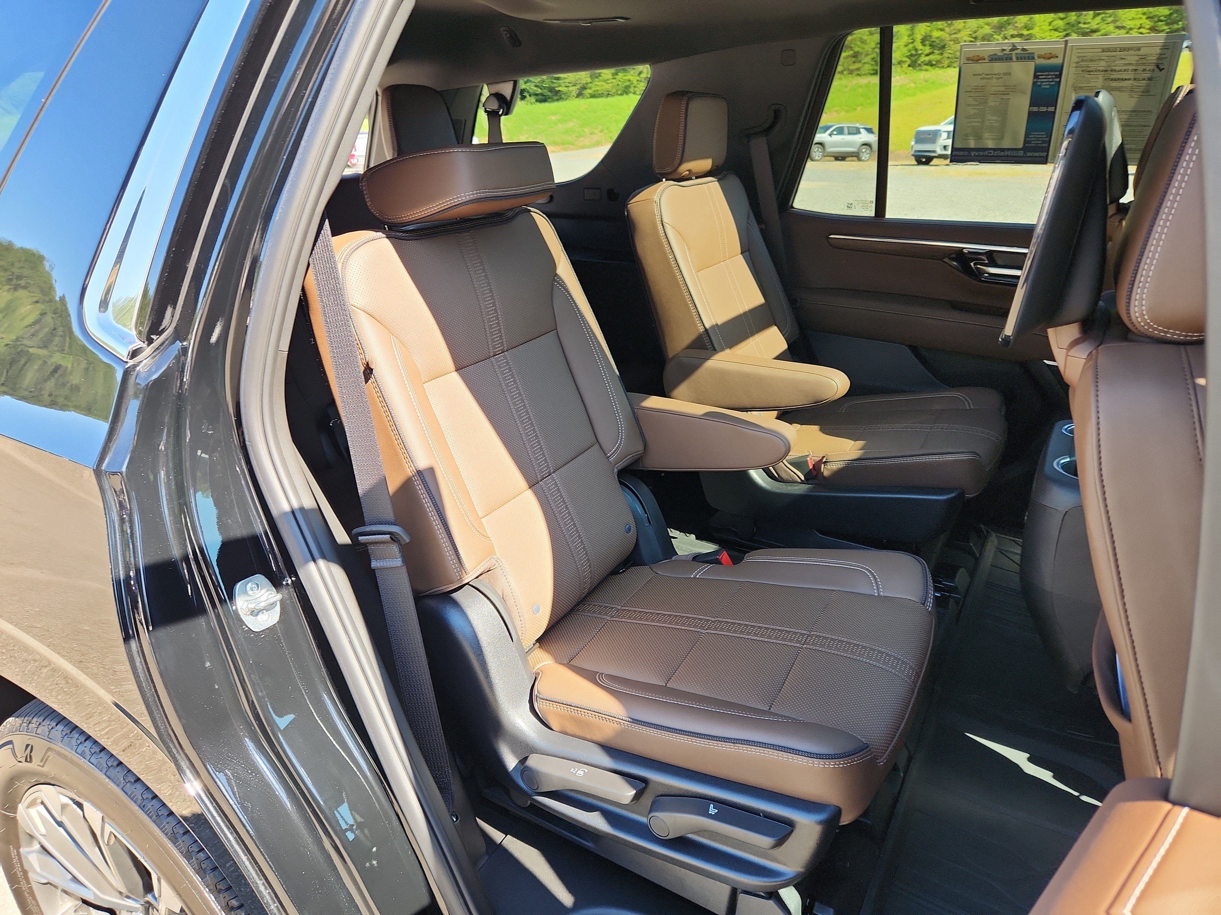 Used 2025 Chevrolet Tahoe High Country AWD/4WD image 47