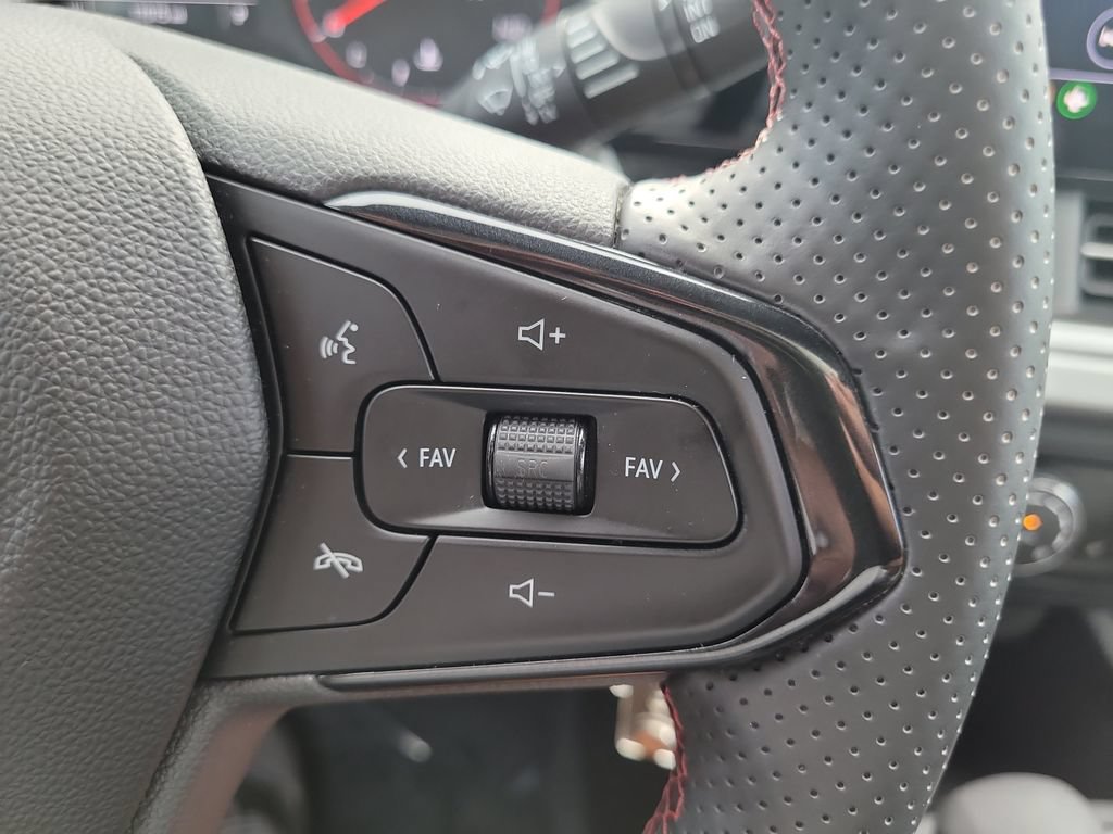 Used 2025 Chevrolet Trax RS w/ Sunroof Package FWD image 30