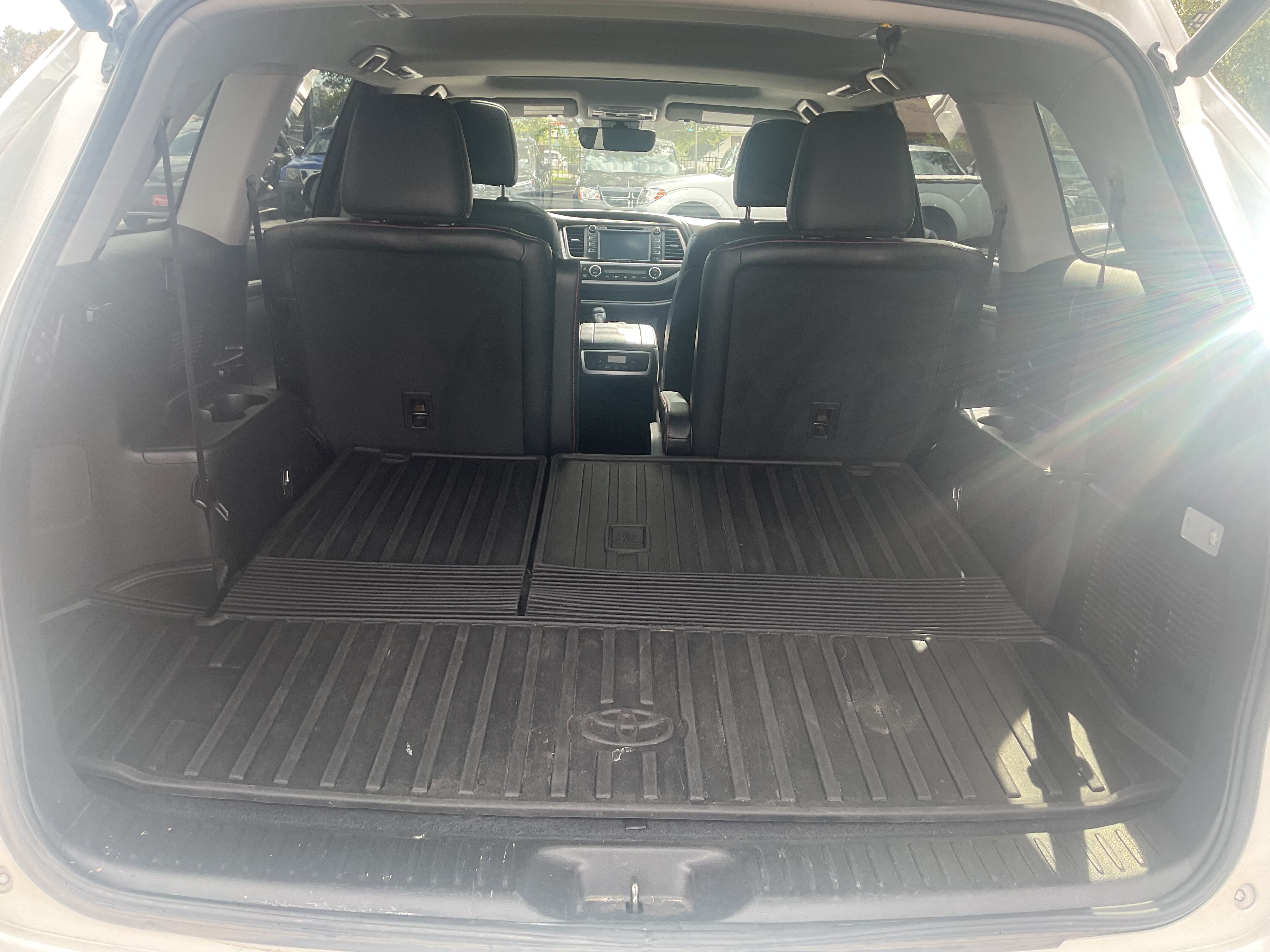 Used 2019 Toyota Highlander SE AWD/4WD image 10