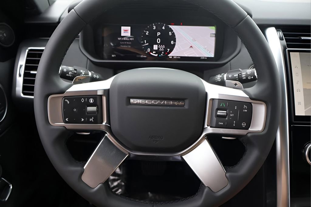 Used 2025 Land Rover Discovery S AWD/4WD image 19