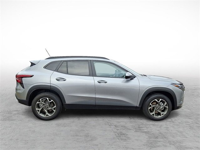 Used 2025 Chevrolet Trax LT w/ Driver Confidence Package image 7