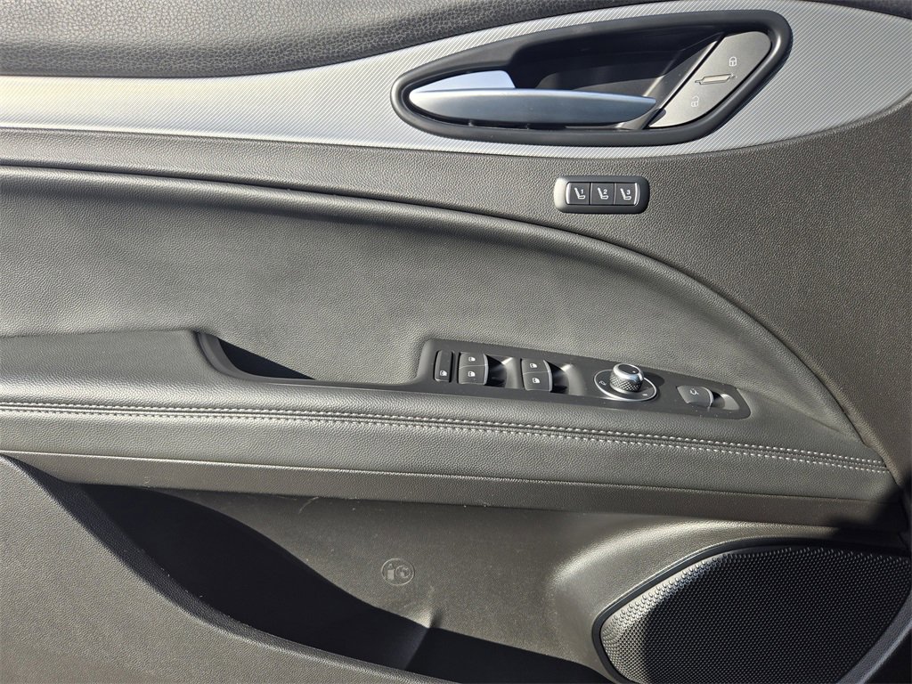 Used 2024 Alfa Romeo Stelvio Ti image 23