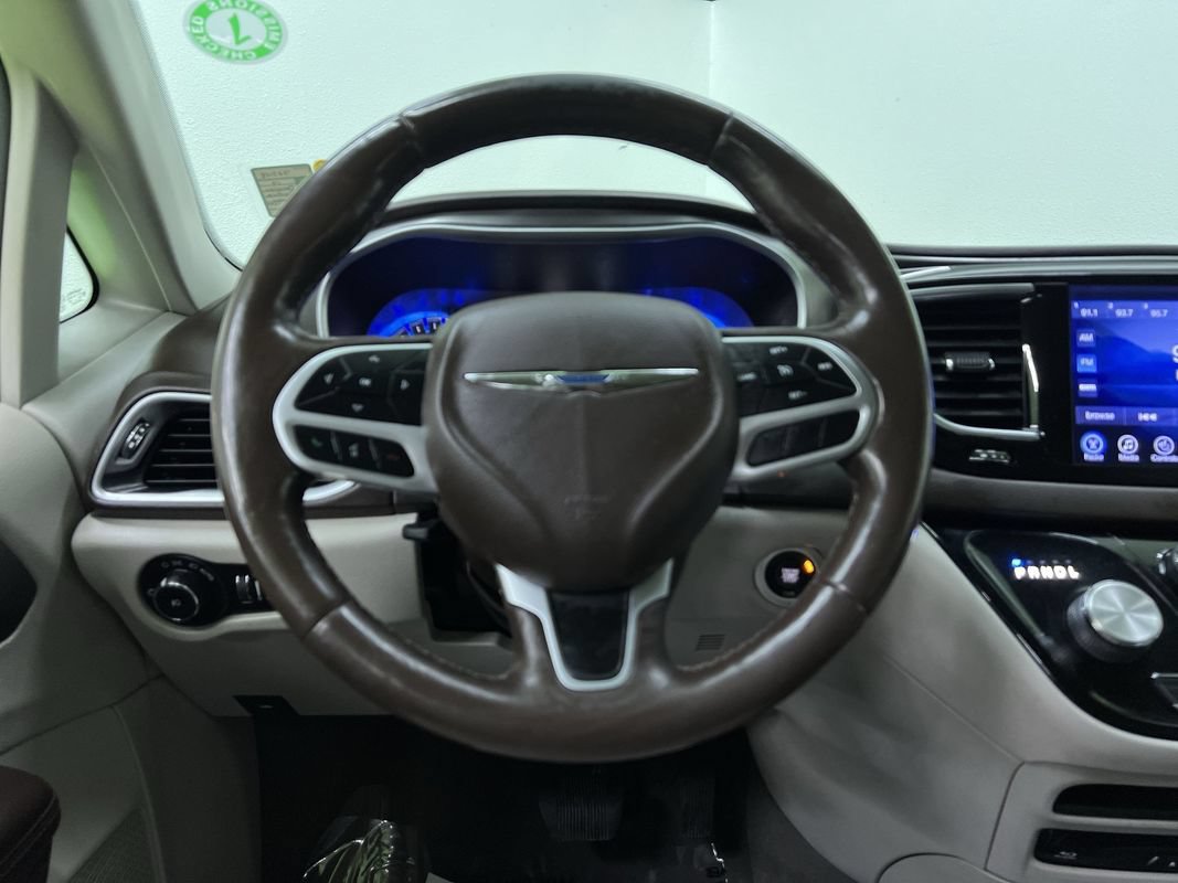 Used 2017 Chrysler Pacifica Touring-L Plus w/ Tire & Wheel Group FWD image 19