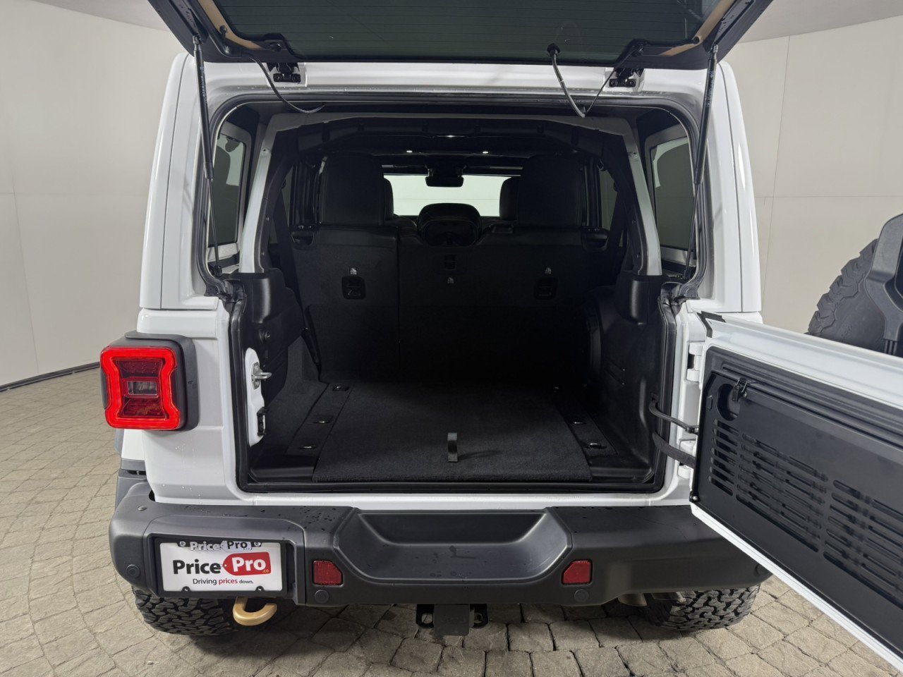 Used 2024 Jeep Wrangler Unlimited Rubicon 392 image 7