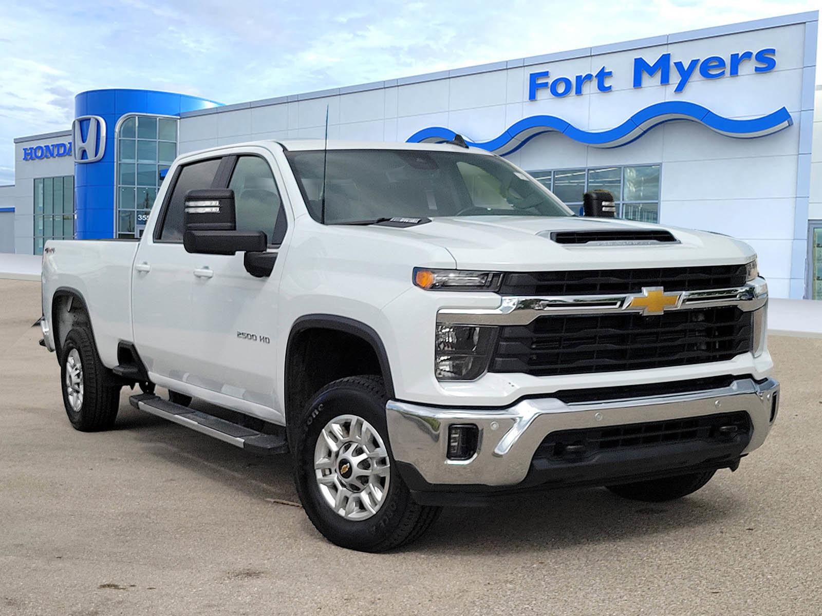 Used 2025 Chevrolet Silverado 2500 LT w/ Safety Package image 1