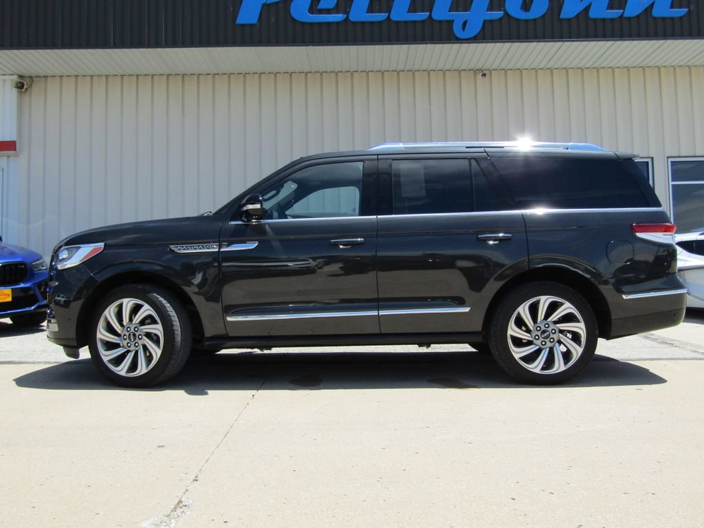 Used 2023 Lincoln Navigator Reserve AWD/4WD image 11