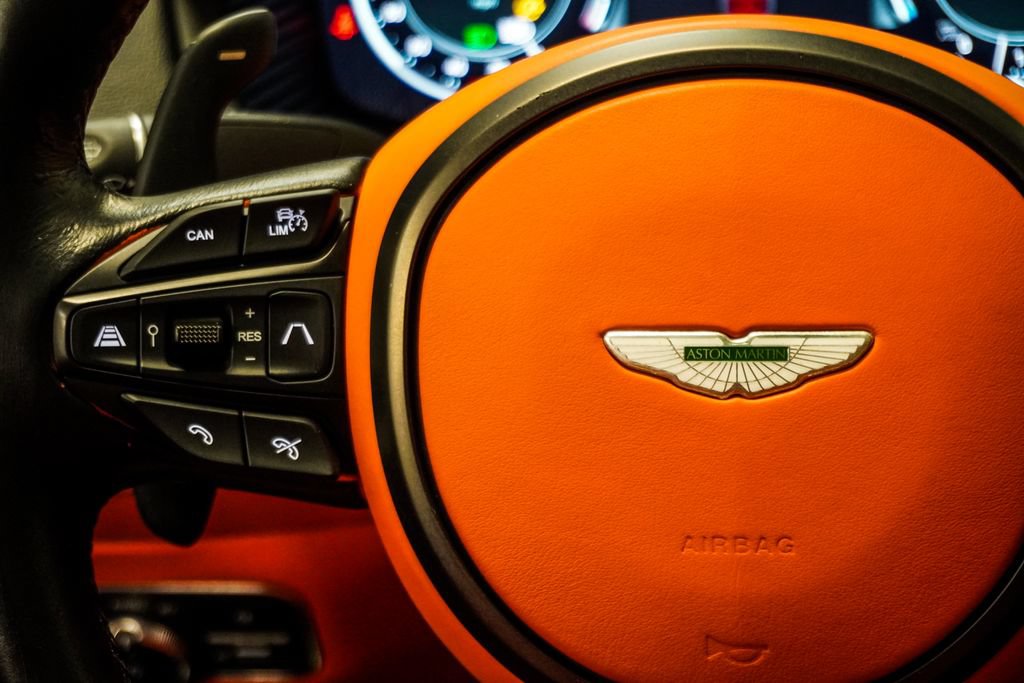 Used 2021 Aston Martin DBX AWD/4WD image 16