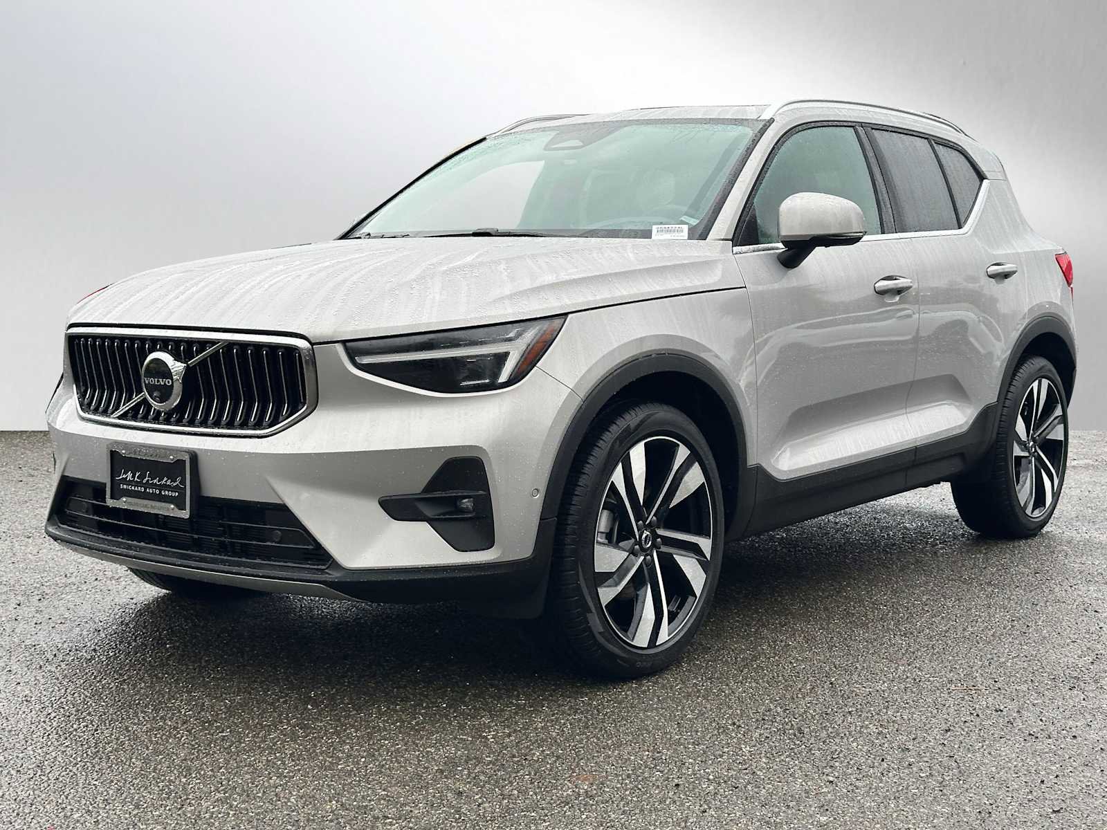 Used 2025 Volvo XC40 B5 Plus w/ Climate Package image 7