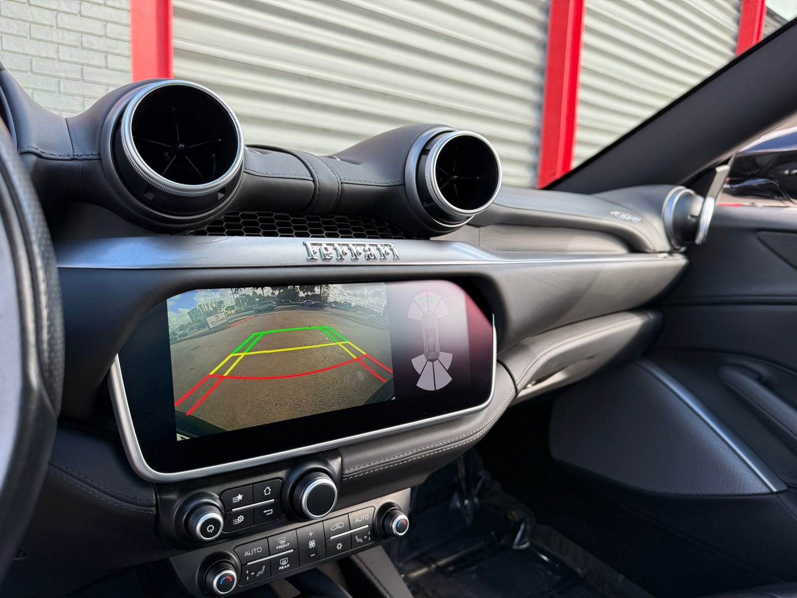 Used 2019 Ferrari Portofino image 29